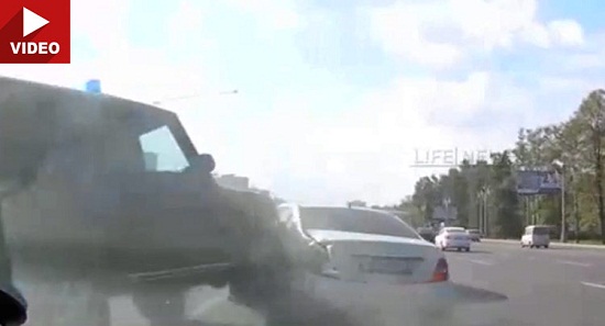 “Xe điên” Mercedes gây tai nạn liên hoàn ở Nga